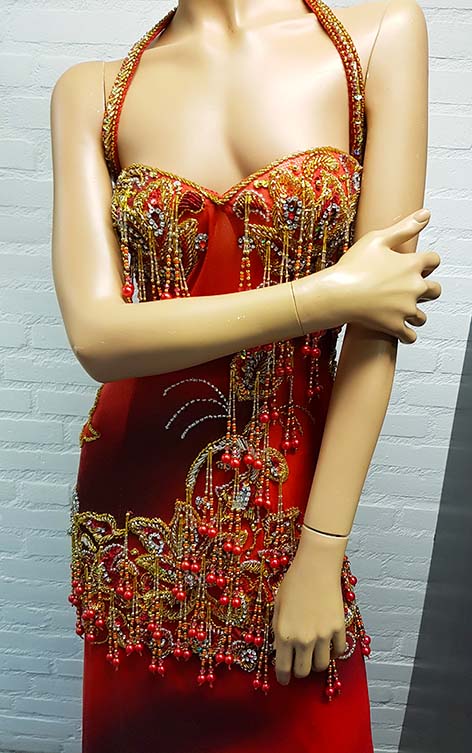 Wunderschönes einteiliges Bauchtanzkleid mit angenähtem Neckholder-BH.