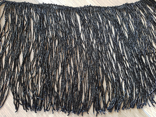 Perlenkette mit Strängen aus schwarzem Perlmutt mit vielen Perlen

 1 Meter lang, Stränge 30cm lang