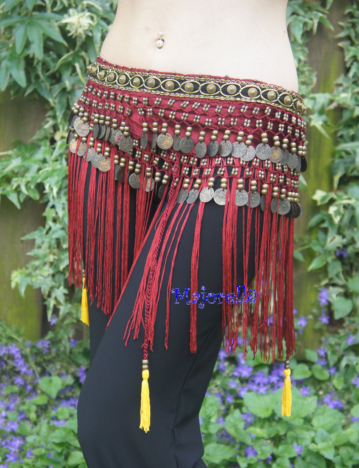 Tribal Hüfttuch mit Fransen und einigen Quasten bordeaux