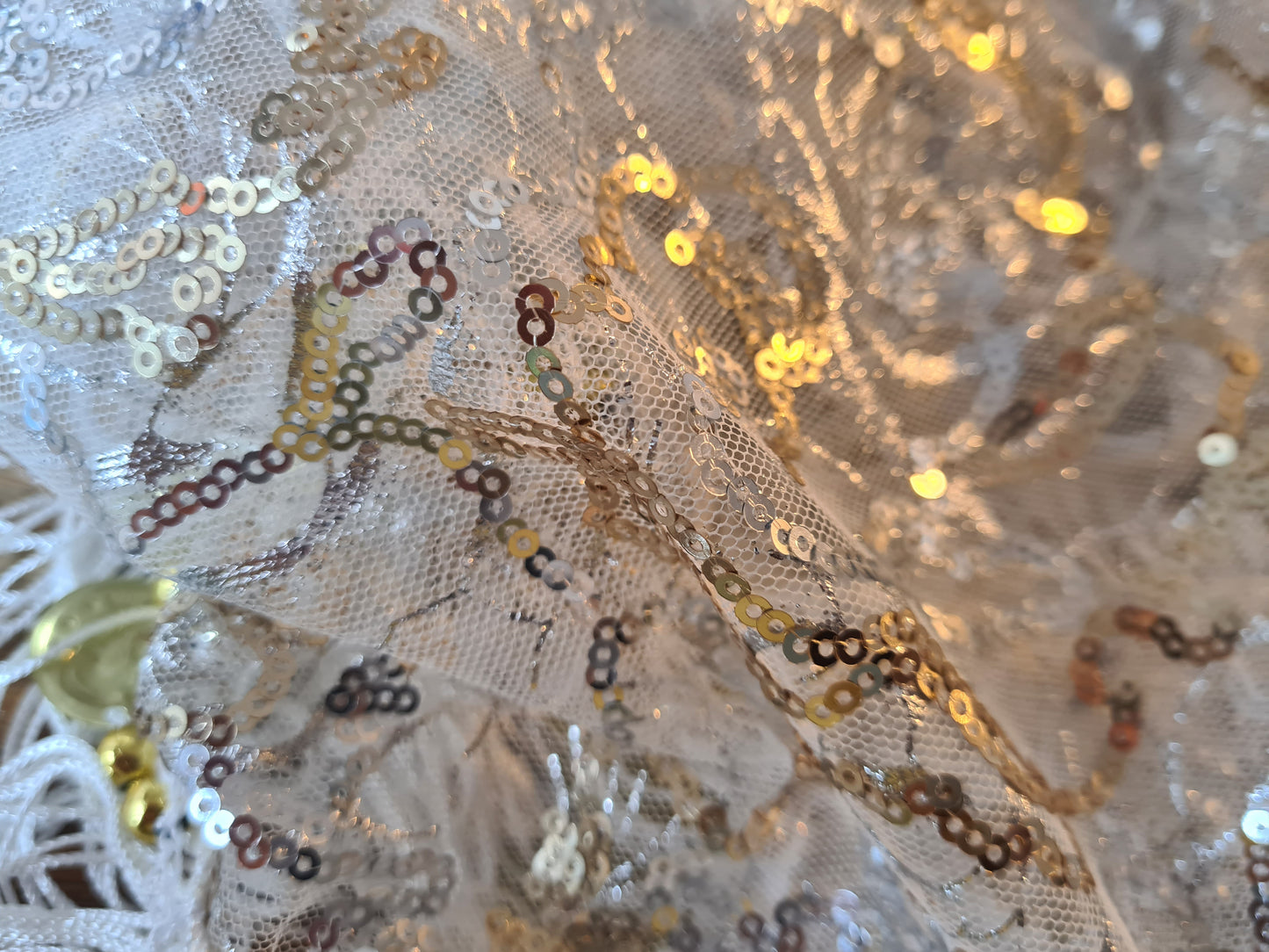 Hüfttuch schwarz mit goldenen Linien und Münzen