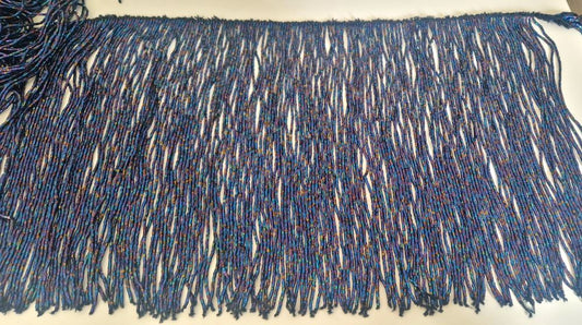 Perlenkette mit Strängen aus schwarzem Perlmutt mit vielen Perlen

 1 Meter lang, Stränge 30cm lang