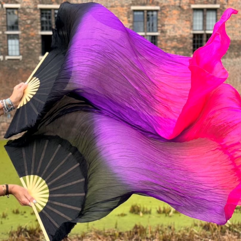 Seidene Bauchtanz-Schleierfächer in Schwarz/Violett/Fuchsia.