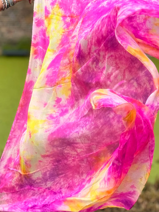 Seidenschleier in Orange, Fuchsia, Lila

 Neue Seidenschleier aus wunderschöner Qualitätsseide.

 2,7 m x 114 cm (Rechteck)